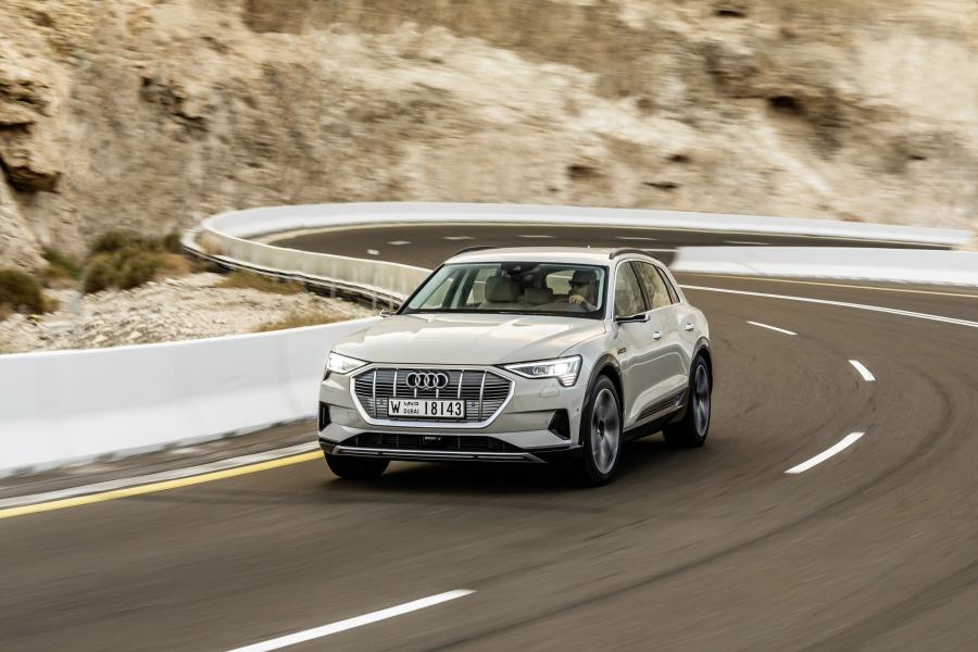  Audi e-tron 55 Quattro 2019 года  (WW) (фото 319 из 452)